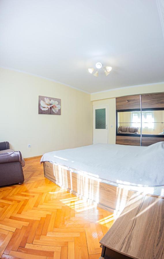 Apartment Emili City Center Бар Екстериор снимка
