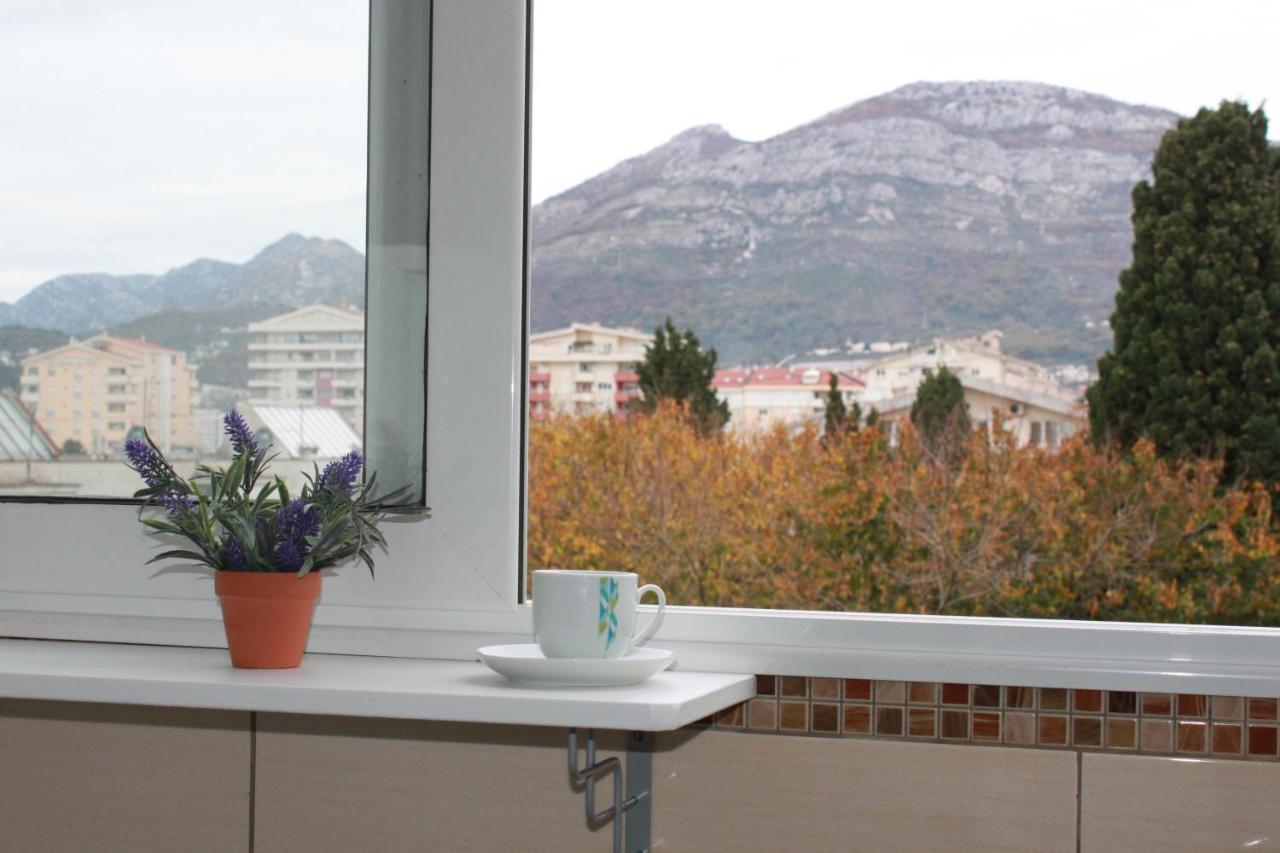 Apartment Emili City Center Бар Екстериор снимка
