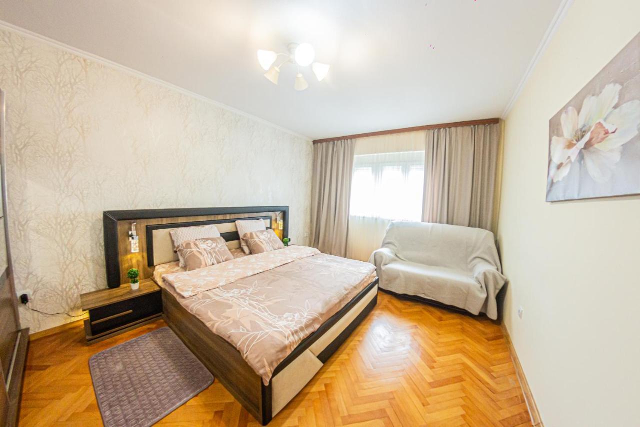 Apartment Emili City Center Бар Екстериор снимка